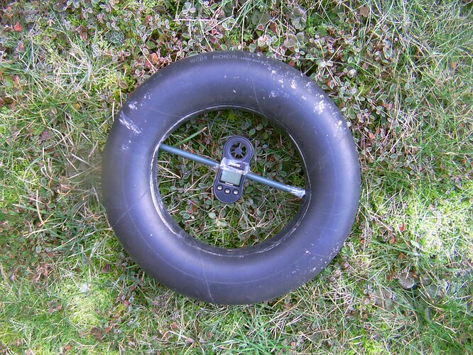 42 cm tire anemometer rotor between the center and the edge