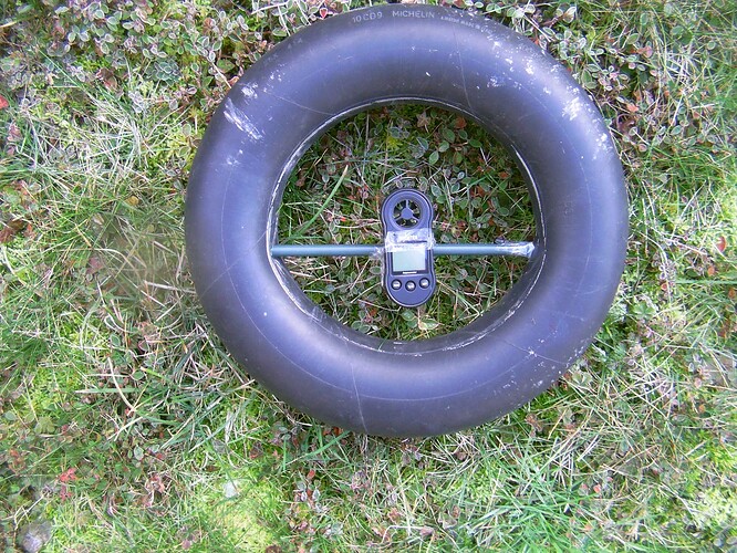 42 cm tire anemometer rotor in the center